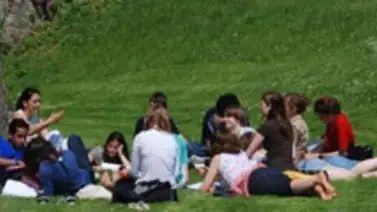 Adolescentes latinos en Barcelona crean una nueva lengua:el lati-español Adolescentes latinos en Barcelona crean una nueva lengua:el lati-español