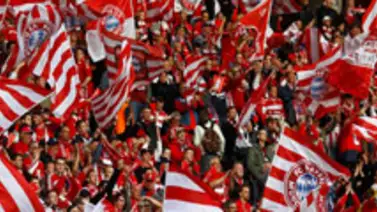 Fanáticos del Bayern tejen una bufanda kilométrica para la final de la champions Fanáticos del Bayern tejen una bufanda kilométrica para la final de la champions