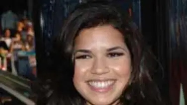 Actriz de Ugly Betty se gradúa de la universidad Actriz de Ugly Betty se gradúa de la universidad