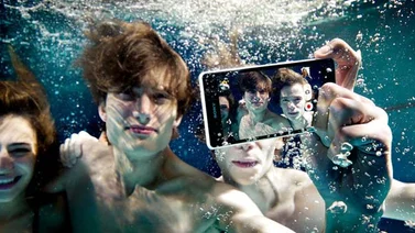 Sony presenta su modelo Xperia ZR
