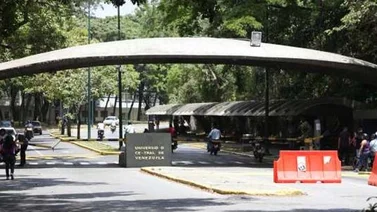 Accesos a la UCV cerrados por protesta de trabajadores