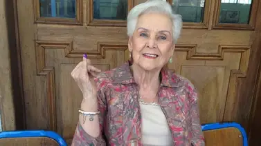 La tercera edad fue la primera en votar La tercera edad fue la primera en votar