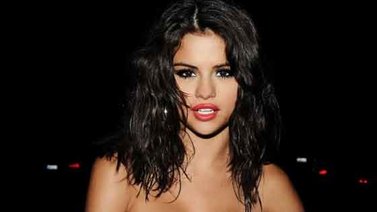 Selena Gómez avanza la estética de "Come & Get It", a la venta el 9 de abril