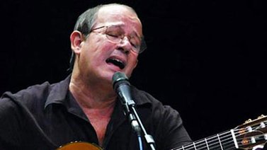 Silvio Rodríguez invita a cantar músico emigrado