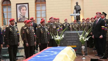 Escoltado por Bolívar, sarcófago de Chávez es un nuevo centro de peregrinación