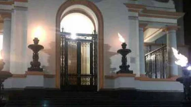 Fueron encendidos pebeteros del Panteón Nacional en honor a Chávez