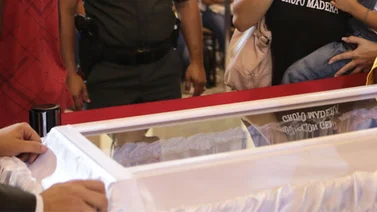 Homenajes y actos religiosos sin descanso ante la capilla ardiente de Chávez