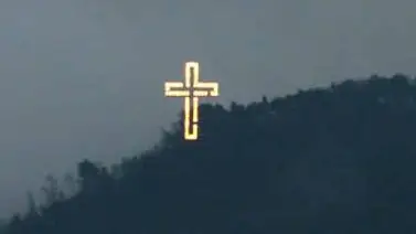 Cruz del Waraira Repano enciende sus luces en honor al presidente Chávez Cruz del Waraira Repano enciende sus luces en honor al presidente Chávez