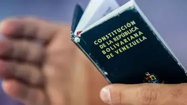 La Constitución venezolana contiene artículos referentes a la "ausencia presidencial" La Constitución venezolana contiene artículos referentes a la "ausencia presidencial"