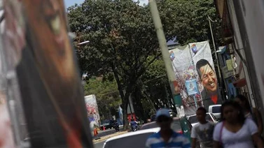 Venezuela vive horas de angustia tras empeoramiento de salud de Chávez