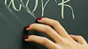 Qué desagradable el sonido de una uña al arañar la superficie de una pizarra Qué desagradable el sonido de una uña al arañar la superficie de una pizarra