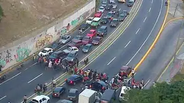 Abierto el paso de la autopista Caracas- La Guaira Abierto el paso de la autopista Caracas- La Guaira