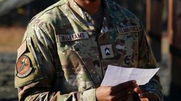 Conozca los privilegios laborales para los cónyuges de veteranos en EEUU