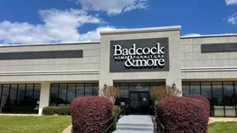 EEUU | Badcock Home Furniture &More anuncia remate en toda su mercancía (Fecha límite)