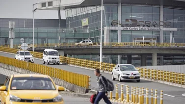 Hombre genera caos en aeropuerto de Colombia tras amenazar con quitarse la vida (+Video)