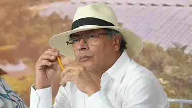 Petro descarta escasez de combustible para aviones en Colombia Petro descarta escasez de combustible para aviones en Colombia