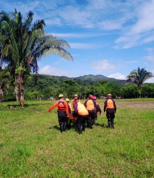 Rescatan a tres familias afectadas por la crecida del Río Torbes en Táchira Rescatan a tres familias afectadas por la crecida del Río Torbes en Táchira