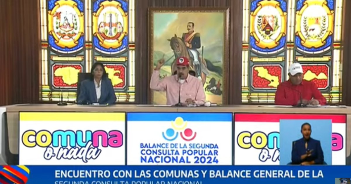 President Nicolás Maduro leads a meeting with the communes this #27Aug