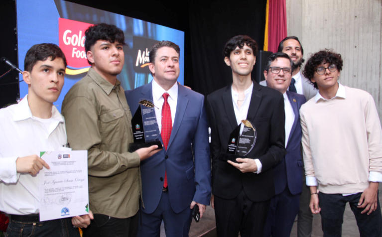Chacao | Estudiantes reciben premio de historia (+Fotos) Chacao | Estudiantes reciben premio de historia (+Fotos)