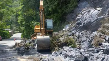 Altos Mirandinos | Despejan vías tras deslizamiento de tierra Altos Mirandinos | Despejan vías tras deslizamiento de tierra
