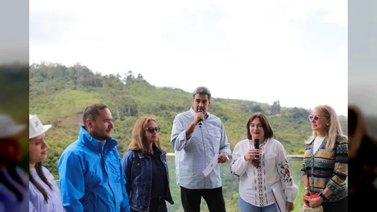 Maduro propone diálogo para “mejorar” el sistema educativo