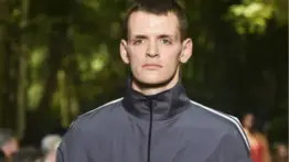 Polémica económica con Balenciaga tras su última colección de medias rotas (+Montos)