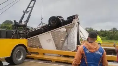 Tres personas heridas deja volcamiento de un camión en la ARC (+Detalles) Tres personas heridas deja volcamiento de un camión en la ARC (+Detalles)