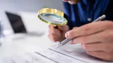 Usar papeles falsos en Estados Unidos te puede costar miles de dólares y la deportación de por vida Usar papeles falsos en Estados Unidos te puede costar miles de dólares y la deportación de por vida