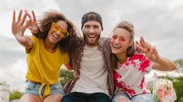 Esto es lo que tus amigos deben darte para que seas feliz: experto de la Universidad de Harvard revela el secreto más buscado