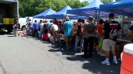 Distribuyen bolsas con alimentos a población inmigrante de Virginia