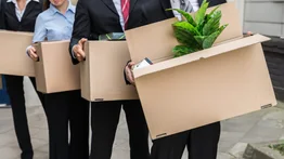 Empresa despide a todos sus empleados y les pide trabajar sin sueldo: quieren "mantener vivos los vínculos"