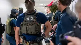 Jueza federal pausa deportaciones express de inmigrantes con parole humanitario: "esas acciones fueron arbitrarias y caprichosas"