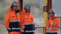 Brigadas chilenas continúan la búsqueda de cinco mineros atrapados tras derrumbe: "Son horas críticas"