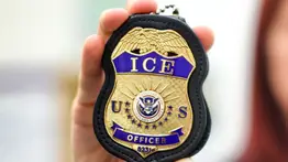 Jefes policiales rechazan la intención del ICE de reclutar agentes locales: ofrecen bonos de $50.000