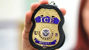 Jefes policiales rechazan la intención del ICE de reclutar agentes locales: ofrecen bonos de $50.000 Jefes policiales rechazan la intención del ICE de reclutar agentes locales: ofrecen bonos de $50.000