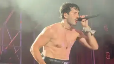 Sebastián Yatra desata controversia por desnudarse en pleno concierto: no sería la primera vez que se excede Sebastián Yatra desata controversia por desnudarse en pleno concierto: no sería la primera vez que se excede
