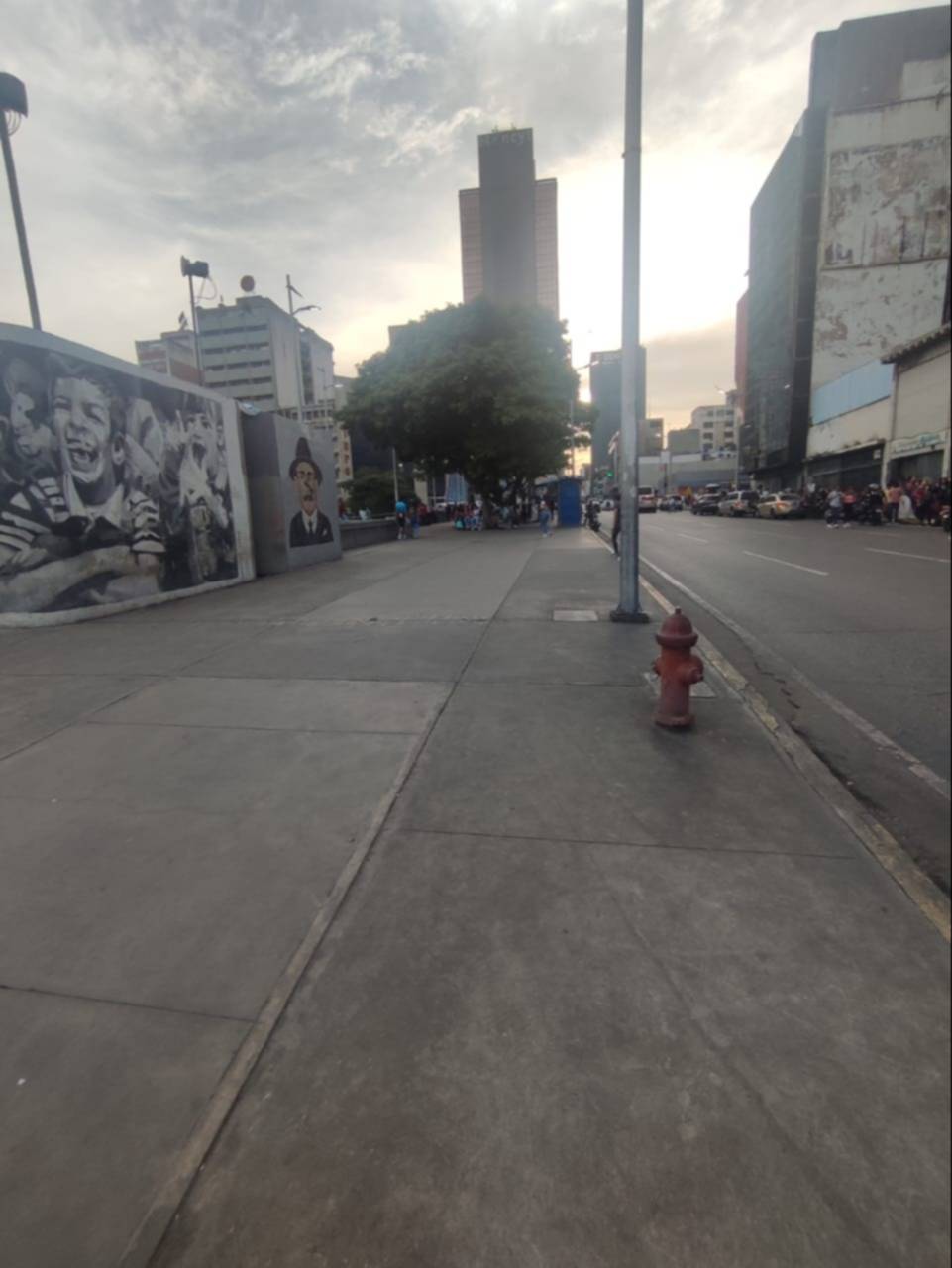 Alcaldía de Caracas anuncia reordenamiento de buhoneros en La Hoyada: transeúntes aplauden la medida