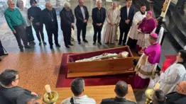 ¡El último adiós a monseñor Mario Moronta! Realizan rito de cierre del ataúd del obispo emérito