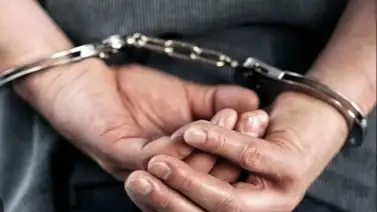 Detienen a falso trabajador de la alcaldía de Chacao por extorsión: exigía a un comerciante $50 semanales Detienen a falso trabajador de la alcaldía de Chacao por extorsión: exigía a un comerciante $50 semanales