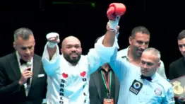 Albert Ramírez se encamina invicto hacia el título mundial de la AMB (+video)