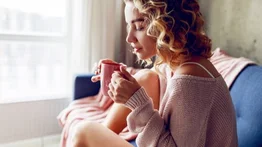 Dile adiós a la hinchazón abdominal con esta infusión natural: así debes consumirla