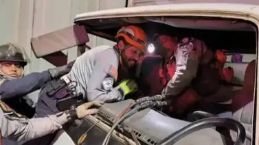 Camión de carga choca contra una pared en El Paraiso: una persona queda atrapada Camión de carga choca contra una pared en El Paraiso: una persona queda atrapada