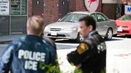 ¿Agentes del ICE pueden entrar a una escuela e interrogar a un niño?: sepa cuándo lo permite la ley