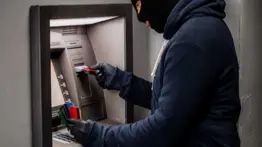 Oleada de robos de cajeros atemoriza a los negocios en Chicago: policía contabiliza 18 atentados hasta la fecha