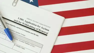 Así es el nuevo proceso para solicitar asilo en EEUU durante 2025: descubre los pasos esenciales y las nuevas tarifas vigentes Así es el nuevo proceso para solicitar asilo en EEUU durante 2025: descubre los pasos esenciales y las nuevas tarifas vigentes