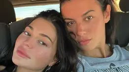 ¡Lo hizo de nuevo! Kylie Jenner presume su perfecto español junto a Victoria VIllarroel 