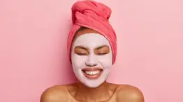 Rejuvenece la piel del rostro con esta mascarilla a base de una milagrosa planta rica en vitaminas: esta es la manera correcta de aplicarla
