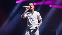 En video: Natanael Cano golpea a su DJ en pleno concierto tras un error técnico