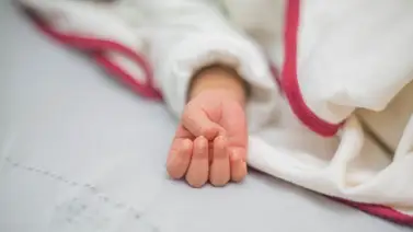 Padre mata a golpes a su hija recién nacida porque no paraba de llorar: fijan fianza de un millón de dólares Padre mata a golpes a su hija recién nacida porque no paraba de llorar: fijan fianza de un millón de dólares