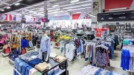 ¡No lo vas a creer! Una latina muestra el secreto para comprar ropa por menos de $1 en California